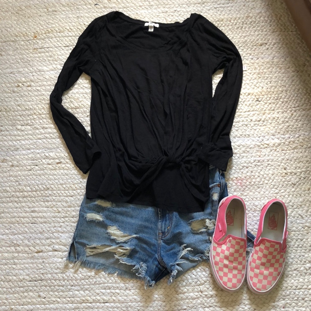 Knot front long sleeve SZ M flattering shirt